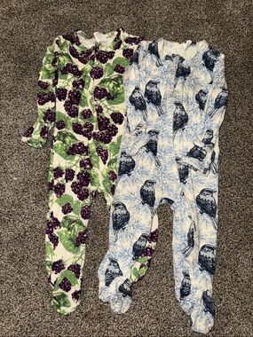 Kate Quinn set of 2 girls pjs